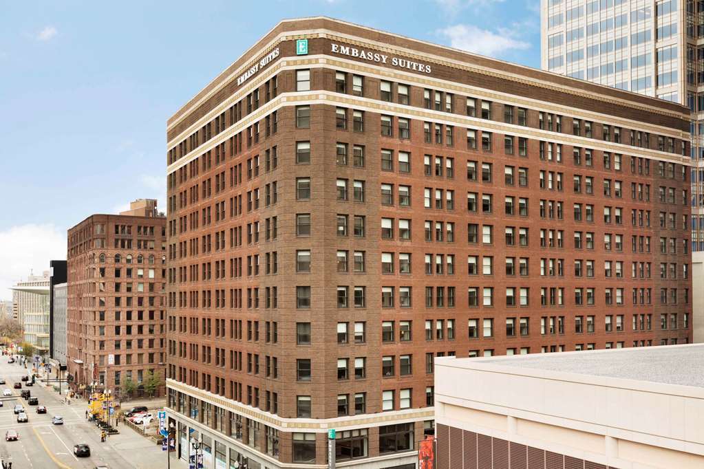 Embassy Suites By Hilton Minneapolis Downtown Hotel Exterior foto